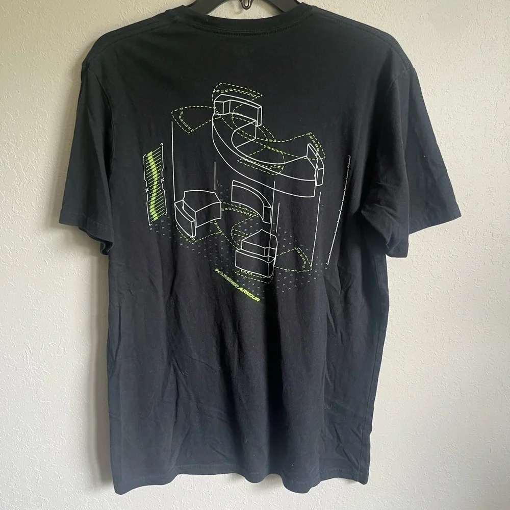 Men’s M Black Under Armour Loose Fit Athletic Casual Tee Shirt
